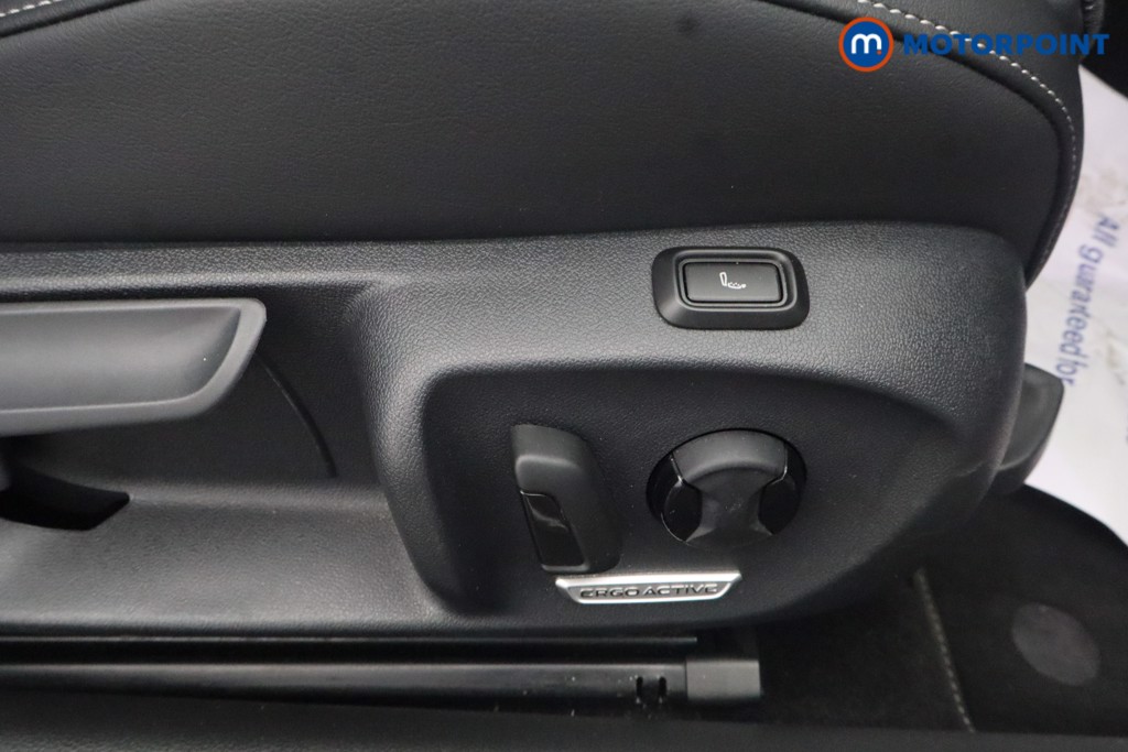 Volkswagen Passat R-Line Automatic Petrol Plug-In Hybrid Estate - Stock Number (1669006) - 16th supplementary image