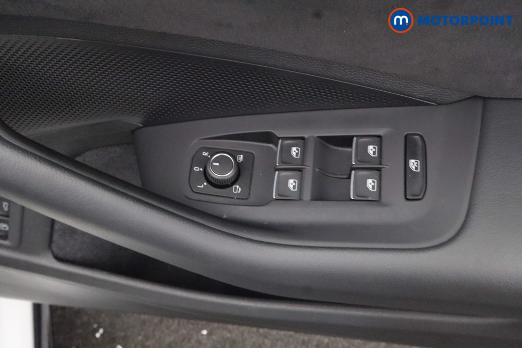 Volkswagen Passat R-Line Automatic Petrol Plug-In Hybrid Estate - Stock Number (1669006) - 22nd supplementary image
