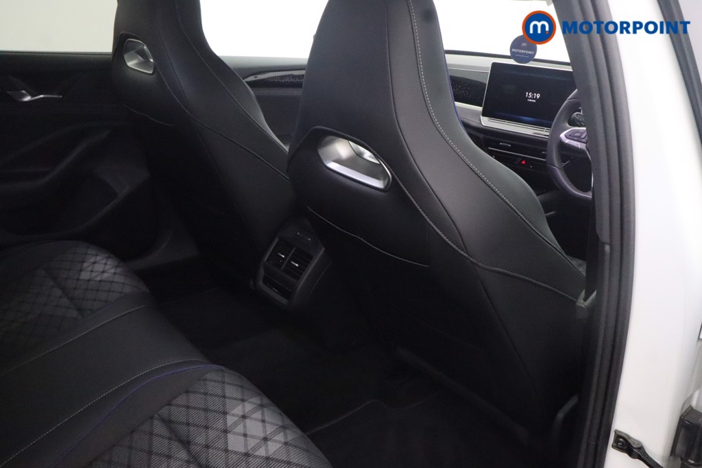Volkswagen Passat R-Line Automatic Petrol Plug-In Hybrid Estate - Stock Number (1669006) - 25th supplementary image