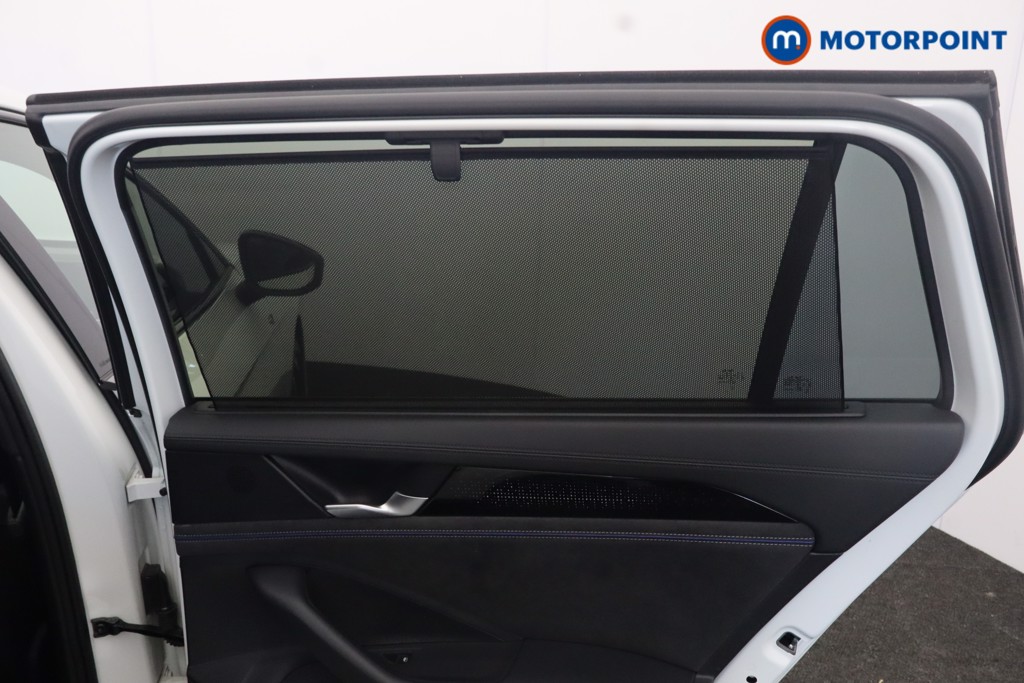 Volkswagen Passat R-Line Automatic Petrol Plug-In Hybrid Estate - Stock Number (1669006) - 29th supplementary image