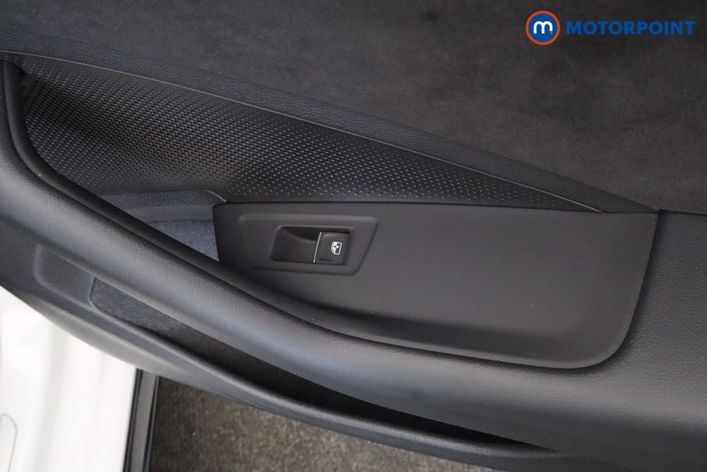 Volkswagen Passat R-Line Automatic Petrol Plug-In Hybrid Estate - Stock Number (1669006) - 31st supplementary image