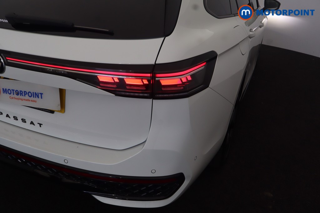 Volkswagen Passat R-Line Automatic Petrol Plug-In Hybrid Estate - Stock Number (1669006) - 35th supplementary image