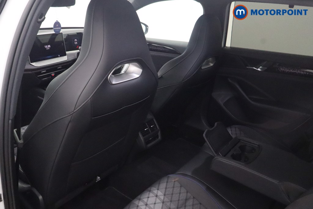 Volkswagen Passat R-Line Automatic Petrol Plug-In Hybrid Estate - Stock Number (1669006) - 39th supplementary image