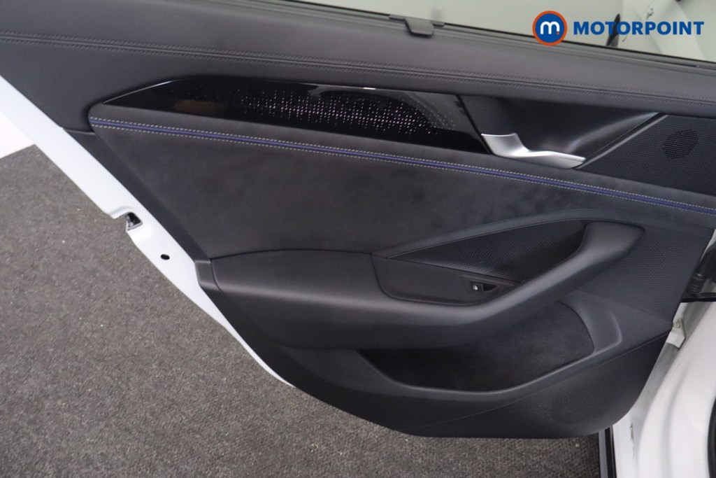 Volkswagen Passat R-Line Automatic Petrol Plug-In Hybrid Estate - Stock Number (1669006) - 41st supplementary image