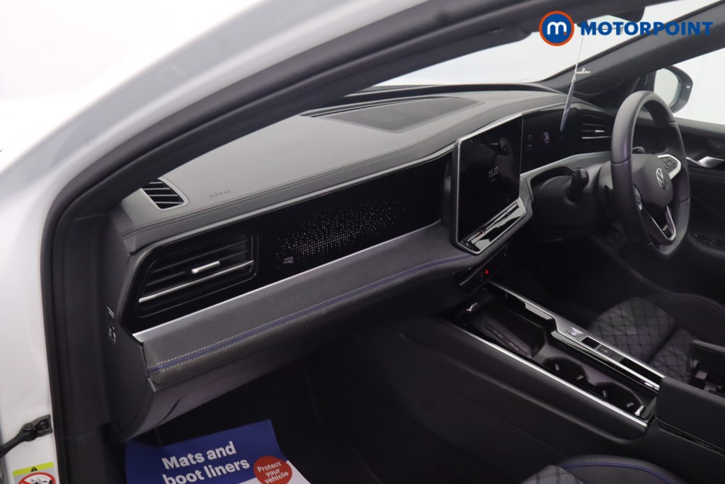 Volkswagen Passat R-Line Automatic Petrol Plug-In Hybrid Estate - Stock Number (1669006) - 43rd supplementary image