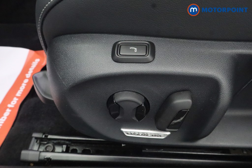 Volkswagen Passat R-Line Automatic Petrol Plug-In Hybrid Estate - Stock Number (1669006) - 45th supplementary image