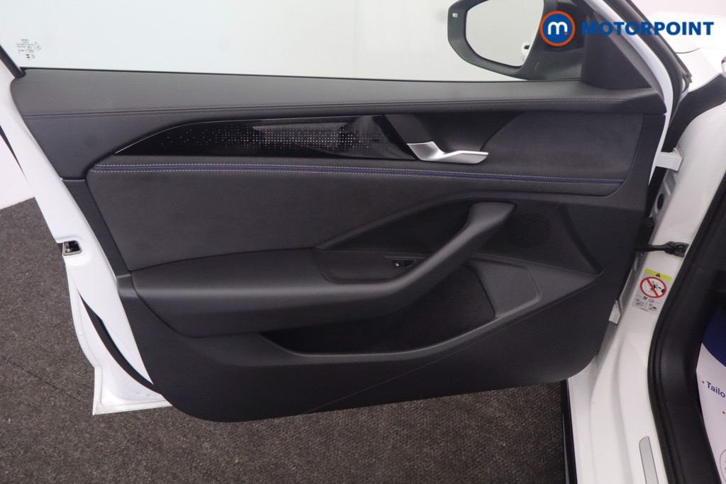 Volkswagen Passat R-Line Automatic Petrol Plug-In Hybrid Estate - Stock Number (1669006) - 47th supplementary image