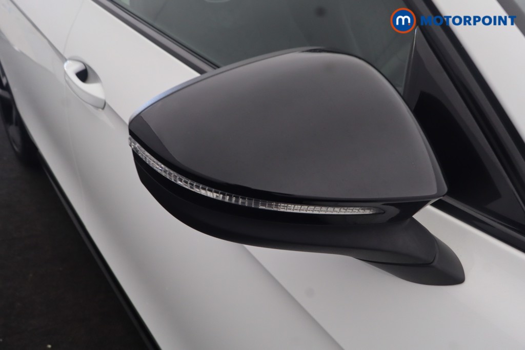 Volkswagen Passat R-Line Automatic Petrol Plug-In Hybrid Estate - Stock Number (1669006) - 58th supplementary image