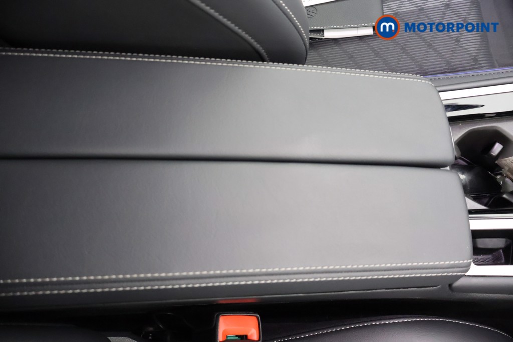 Volkswagen Passat R-Line Automatic Petrol Plug-In Hybrid Estate - Stock Number (1669008) - 14th supplementary image