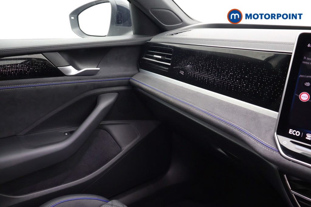 Volkswagen Passat R-Line Automatic Petrol Plug-In Hybrid Estate - Stock Number (1669008) - 15th supplementary image