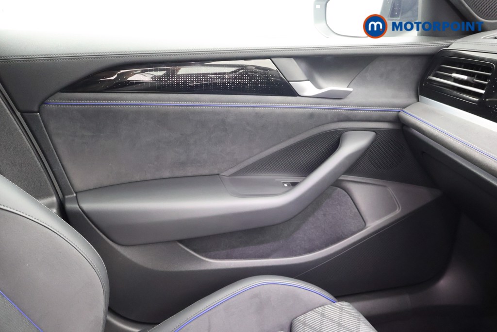 Volkswagen Passat R-Line Automatic Petrol Plug-In Hybrid Estate - Stock Number (1669008) - 16th supplementary image