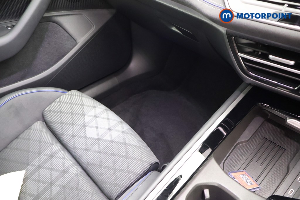 Volkswagen Passat R-Line Automatic Petrol Plug-In Hybrid Estate - Stock Number (1669008) - 17th supplementary image