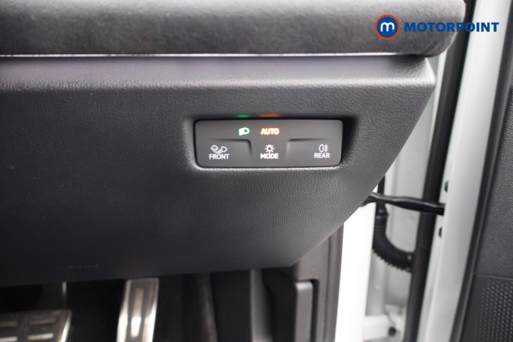 Volkswagen Passat R-Line Automatic Petrol Plug-In Hybrid Estate - Stock Number (1669008) - 18th supplementary image