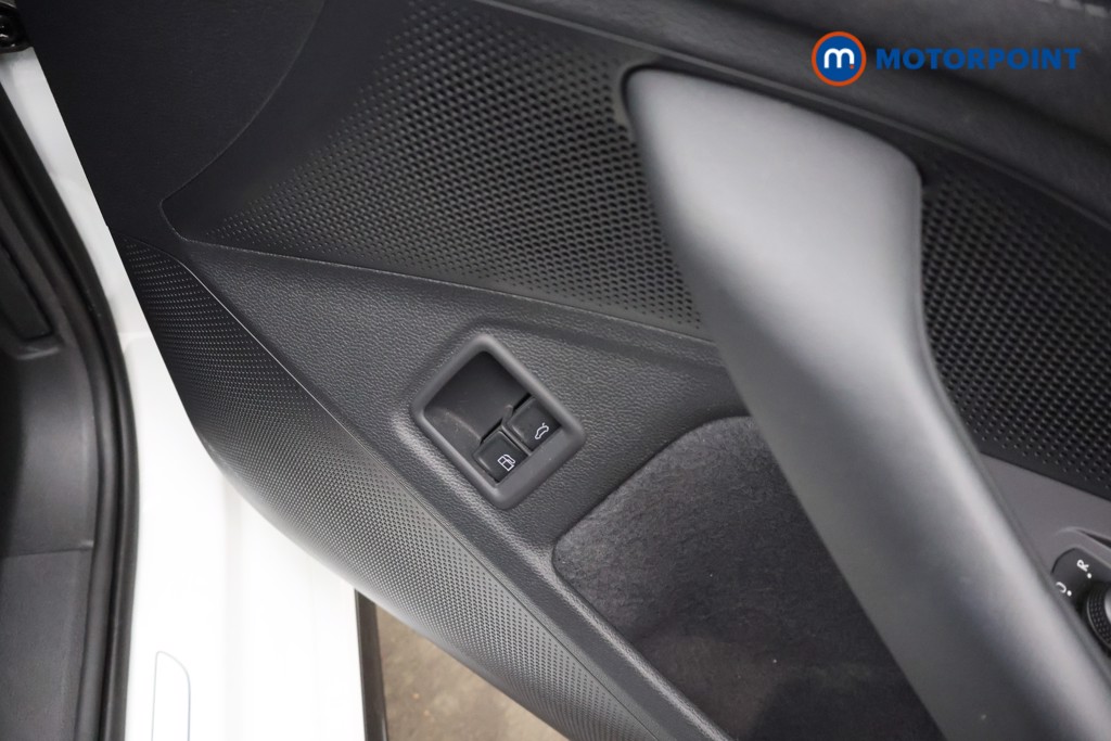 Volkswagen Passat R-Line Automatic Petrol Plug-In Hybrid Estate - Stock Number (1669008) - 20th supplementary image