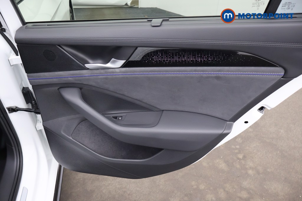 Volkswagen Passat R-Line Automatic Petrol Plug-In Hybrid Estate - Stock Number (1669008) - 23rd supplementary image