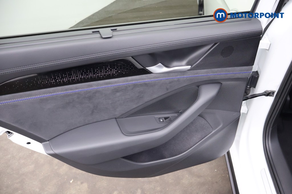 Volkswagen Passat R-Line Automatic Petrol Plug-In Hybrid Estate - Stock Number (1669008) - 27th supplementary image