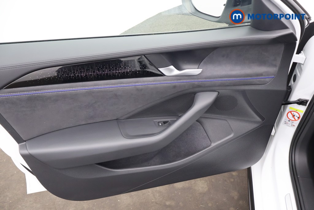 Volkswagen Passat R-Line Automatic Petrol Plug-In Hybrid Estate - Stock Number (1669008) - 29th supplementary image