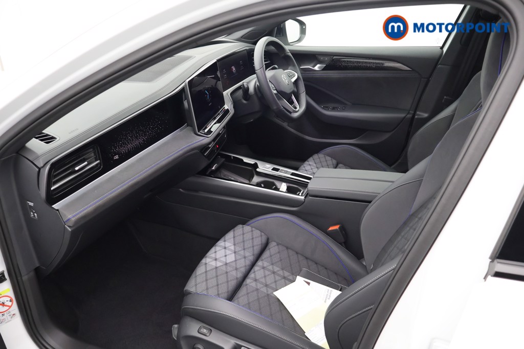Volkswagen Passat R-Line Automatic Petrol Plug-In Hybrid Estate - Stock Number (1669008) - 30th supplementary image