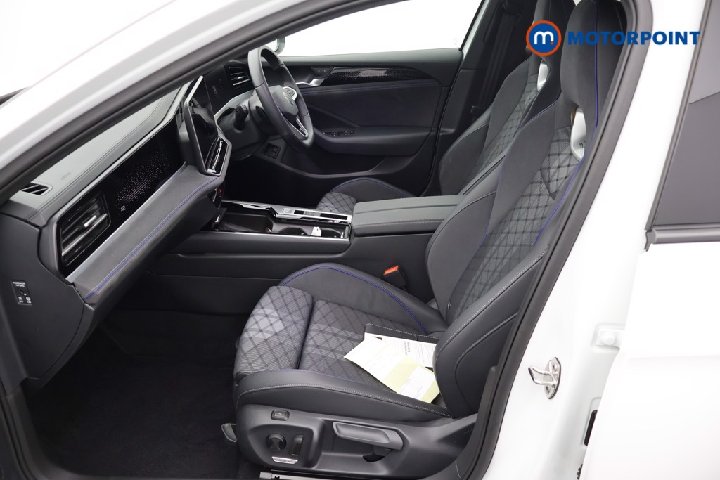 Volkswagen Passat R-Line Automatic Petrol Plug-In Hybrid Estate - Stock Number (1669008) - 31st supplementary image