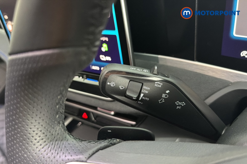 Volkswagen Passat R-Line Automatic Petrol Plug-In Hybrid Estate - Stock Number (1669009) - 5th supplementary image