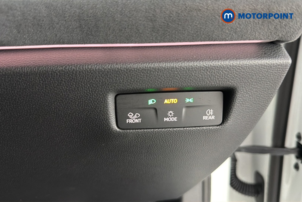 Volkswagen Passat R-Line Automatic Petrol Plug-In Hybrid Estate - Stock Number (1669009) - 11th supplementary image