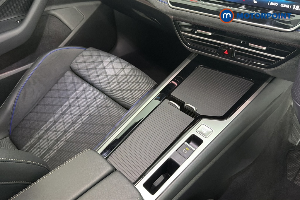 Volkswagen Passat R-Line Automatic Petrol Plug-In Hybrid Estate - Stock Number (1669009) - 15th supplementary image