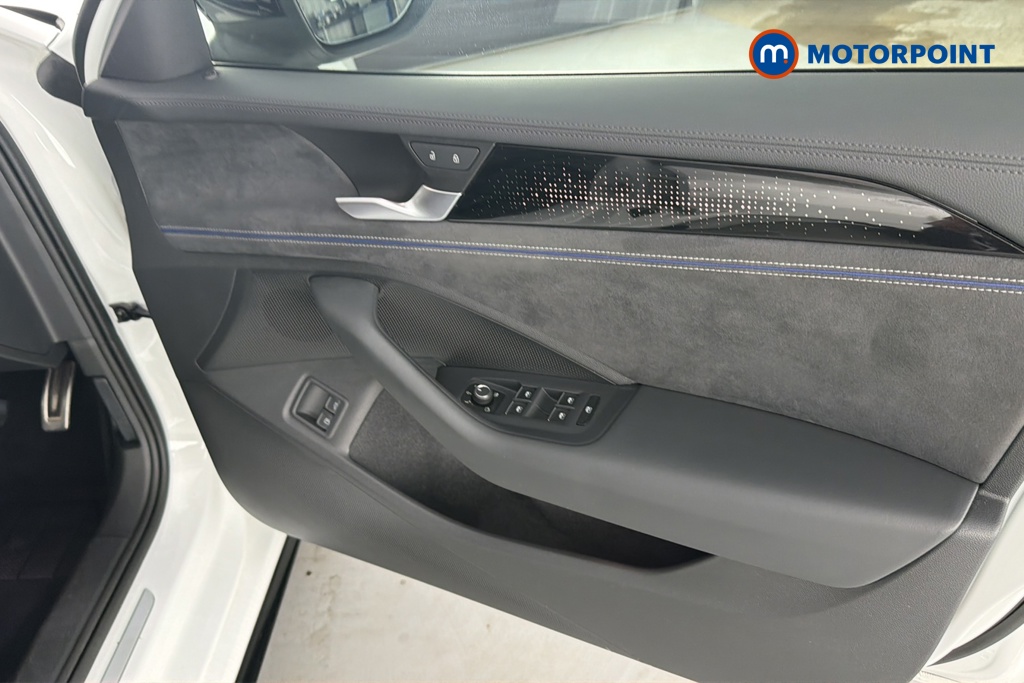 Volkswagen Passat R-Line Automatic Petrol Plug-In Hybrid Estate - Stock Number (1669009) - 18th supplementary image