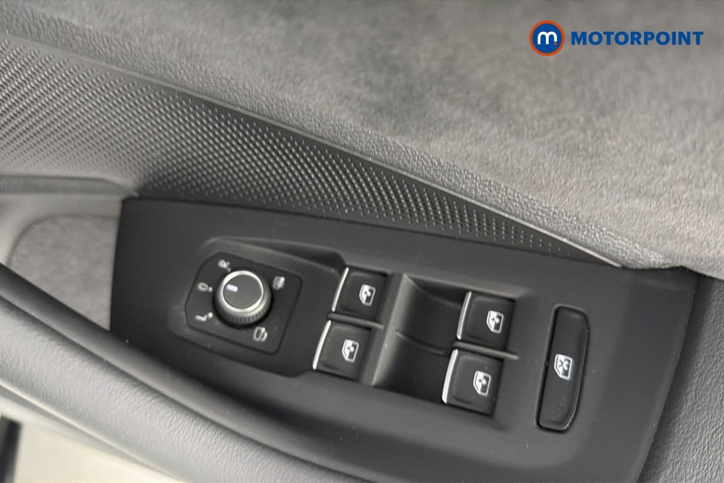Volkswagen Passat R-Line Automatic Petrol Plug-In Hybrid Estate - Stock Number (1669009) - 19th supplementary image