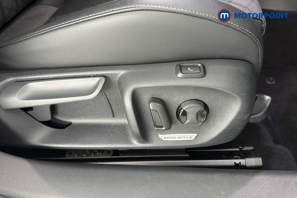 Volkswagen Passat R-Line Automatic Petrol Plug-In Hybrid Estate - Stock Number (1669009) - 23rd supplementary image