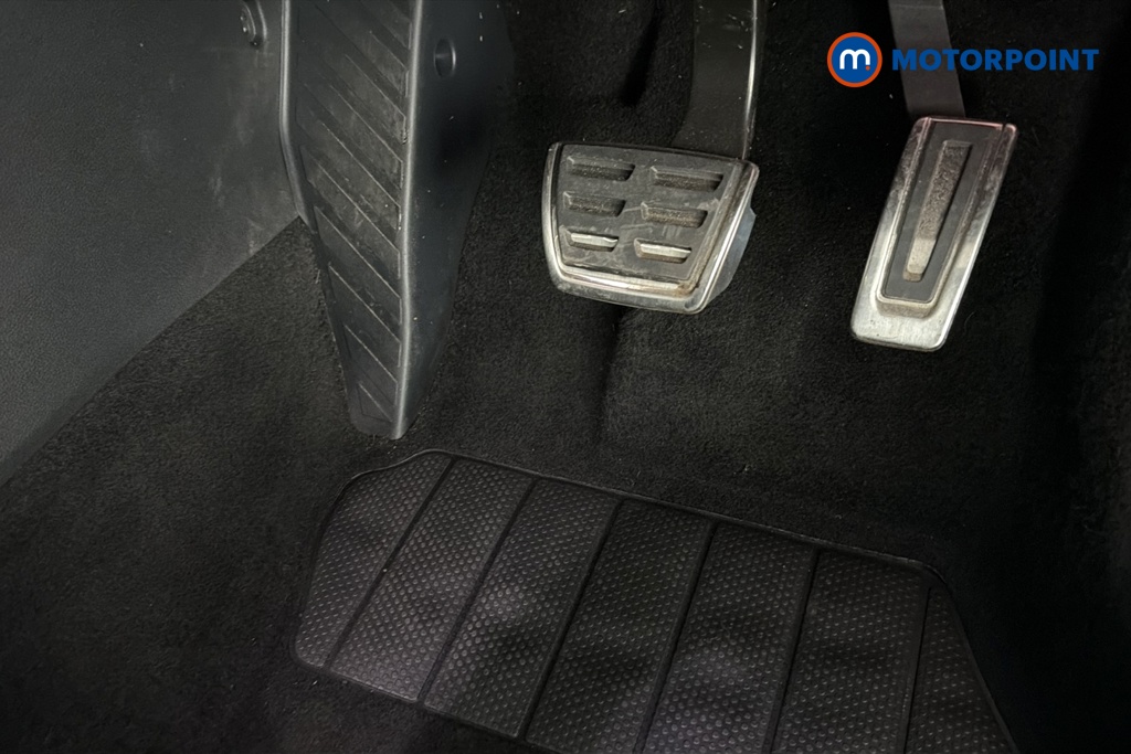 Volkswagen Passat R-Line Automatic Petrol Plug-In Hybrid Estate - Stock Number (1669009) - 24th supplementary image