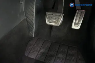 Volkswagen Passat R-Line Automatic Petrol Plug-In Hybrid Estate - Stock Number (1669009) - 24th supplementary image