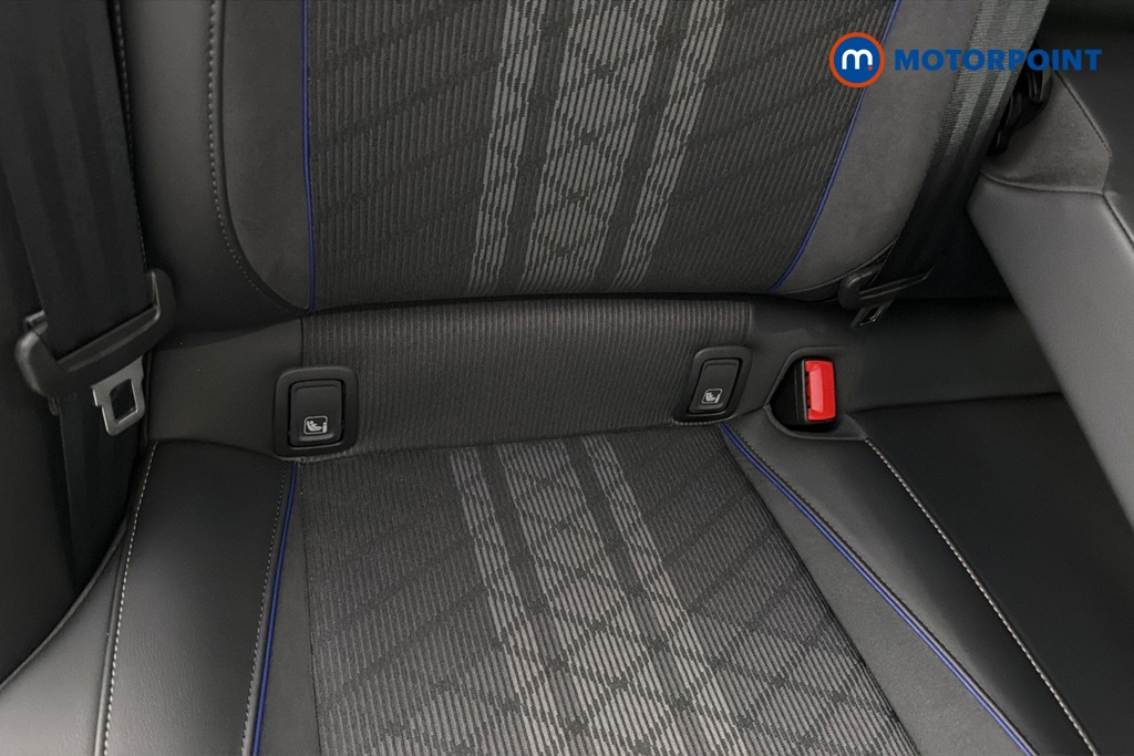 Volkswagen Passat R-Line Automatic Petrol Plug-In Hybrid Estate - Stock Number (1669009) - 27th supplementary image