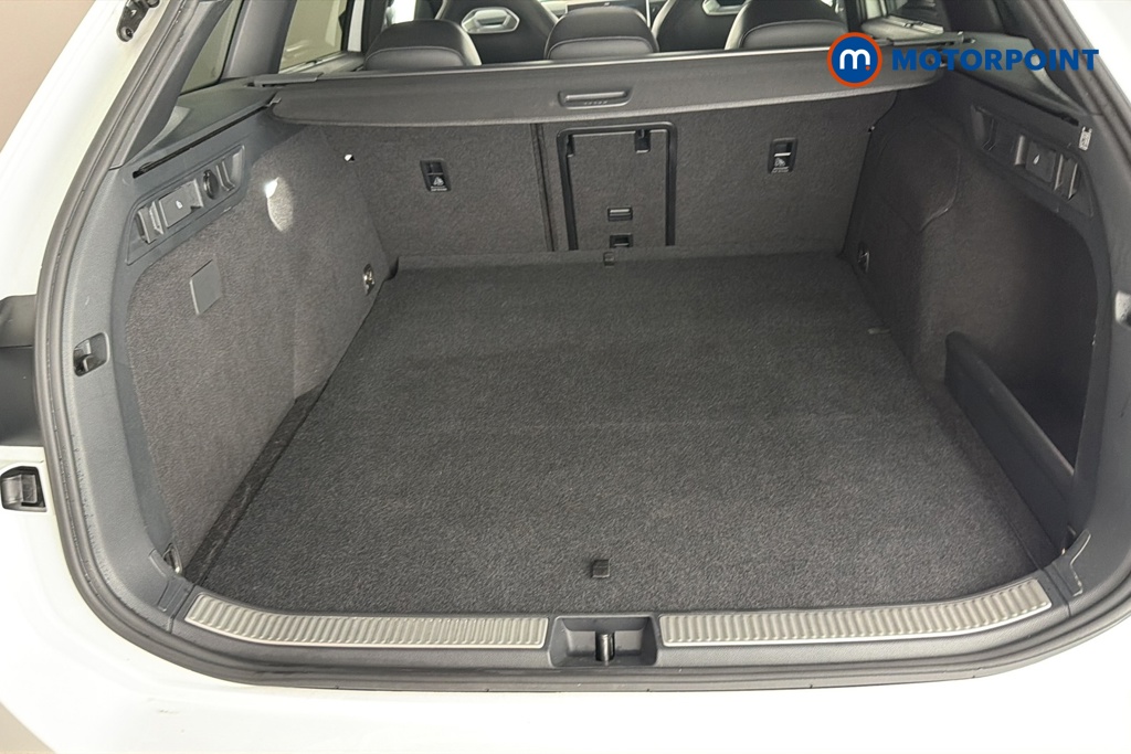 Volkswagen Passat R-Line Automatic Petrol Plug-In Hybrid Estate - Stock Number (1669009) - 30th supplementary image