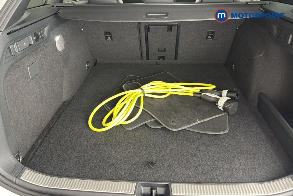 Volkswagen Passat R-Line Automatic Petrol Plug-In Hybrid Estate - Stock Number (1669009) - 34th supplementary image