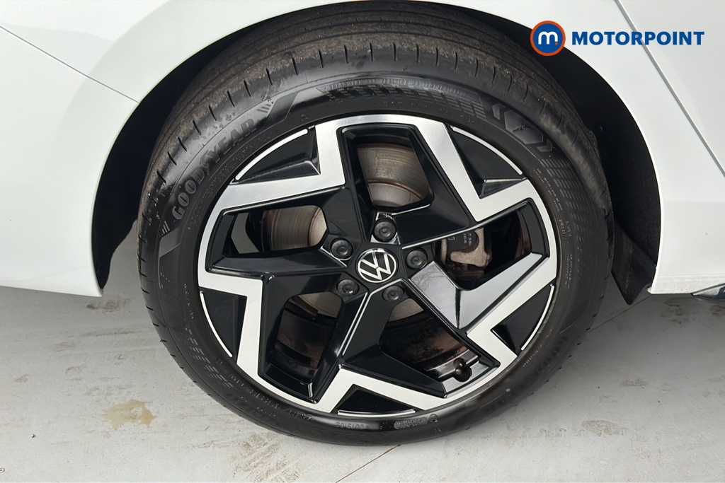 Volkswagen Passat R-Line Automatic Petrol Plug-In Hybrid Estate - Stock Number (1669009) - 46th supplementary image