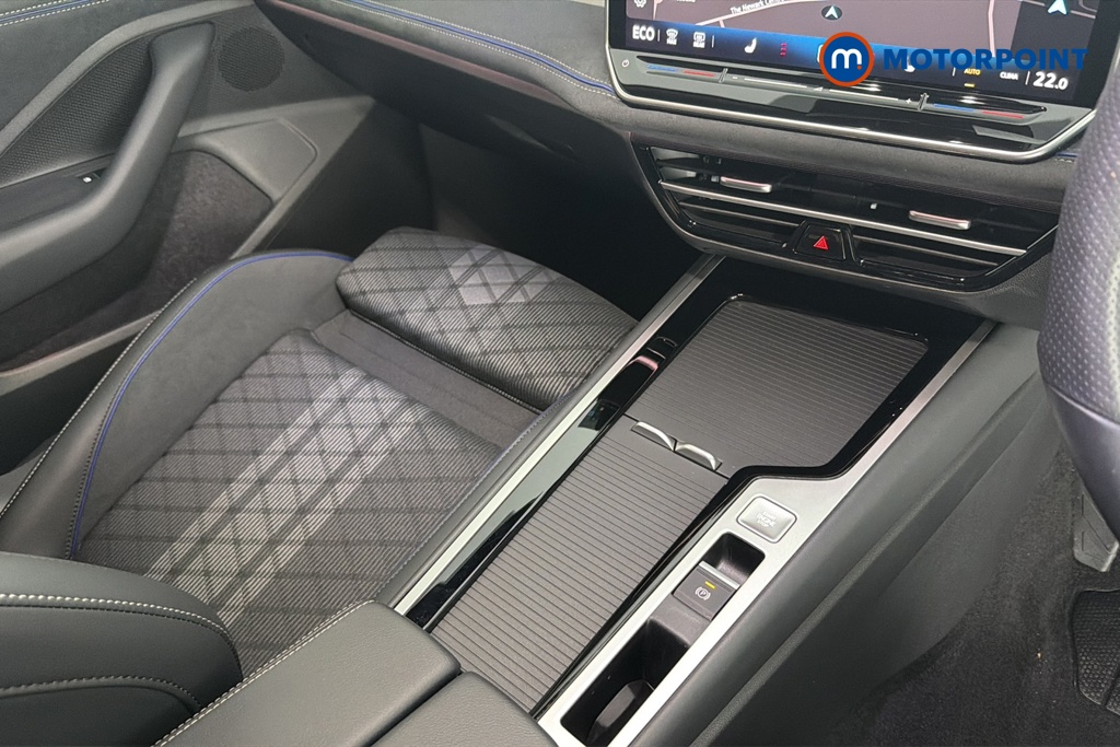 Volkswagen Passat R-Line Automatic Petrol Plug-In Hybrid Estate - Stock Number (1669011) - 15th supplementary image