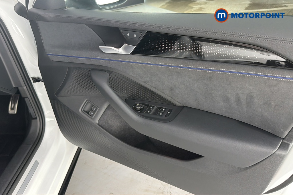 Volkswagen Passat R-Line Automatic Petrol Plug-In Hybrid Estate - Stock Number (1669011) - 18th supplementary image