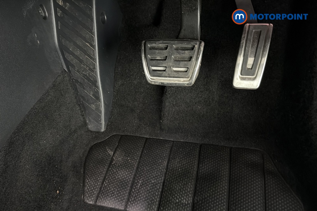 Volkswagen Passat R-Line Automatic Petrol Plug-In Hybrid Estate - Stock Number (1669011) - 24th supplementary image
