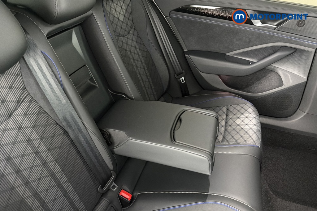 Volkswagen Passat R-Line Automatic Petrol Plug-In Hybrid Estate - Stock Number (1669011) - 26th supplementary image