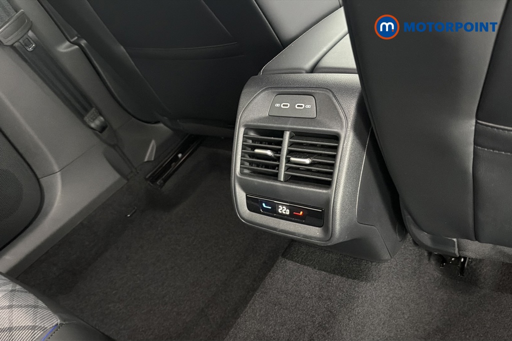 Volkswagen Passat R-Line Automatic Petrol Plug-In Hybrid Estate - Stock Number (1669011) - 28th supplementary image