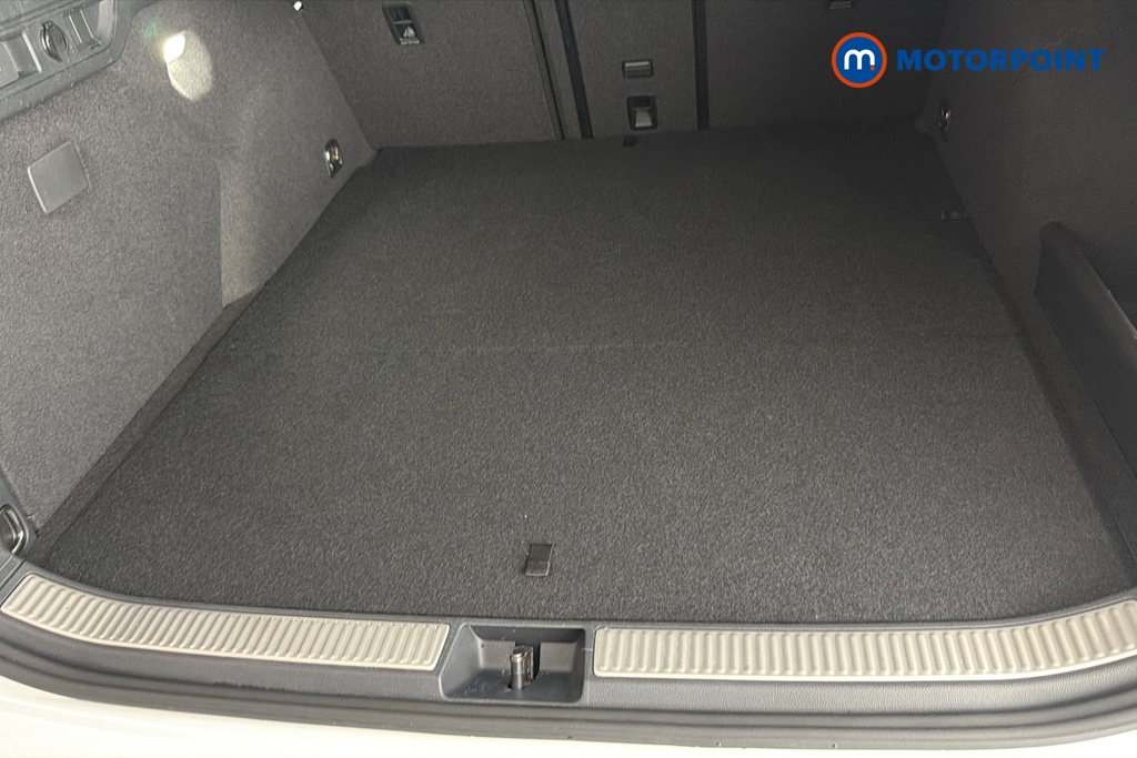 Volkswagen Passat R-Line Automatic Petrol Plug-In Hybrid Estate - Stock Number (1669011) - 30th supplementary image