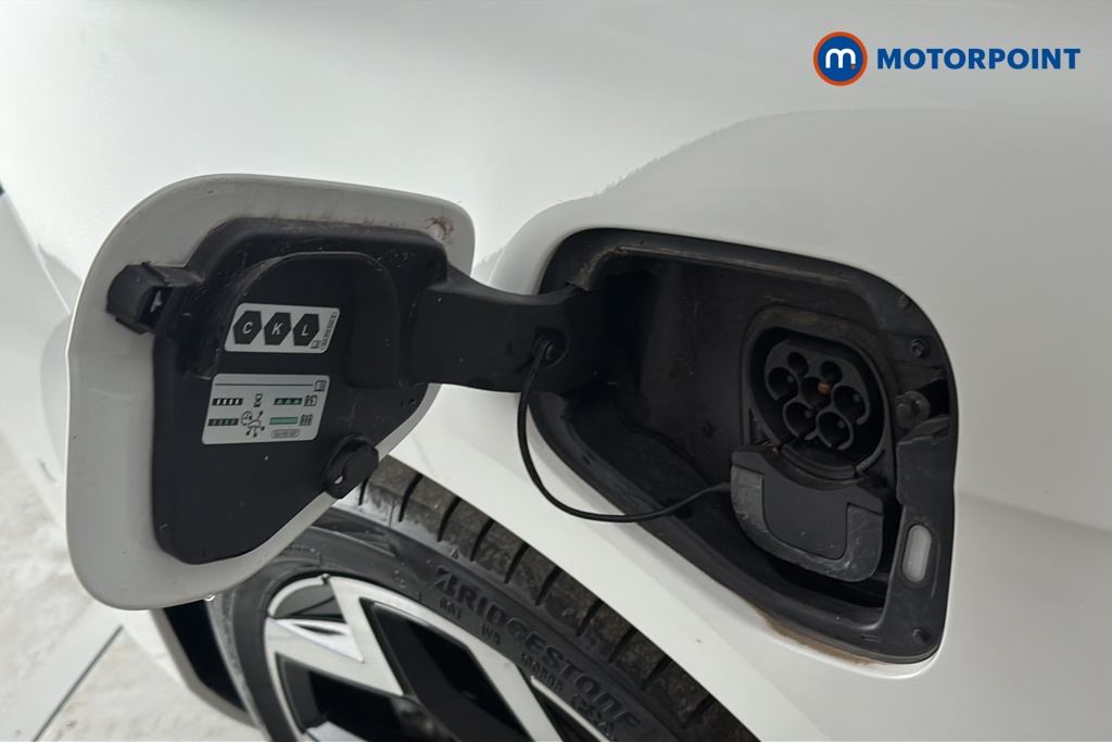 Volkswagen Passat R-Line Automatic Petrol Plug-In Hybrid Estate - Stock Number (1669011) - 40th supplementary image