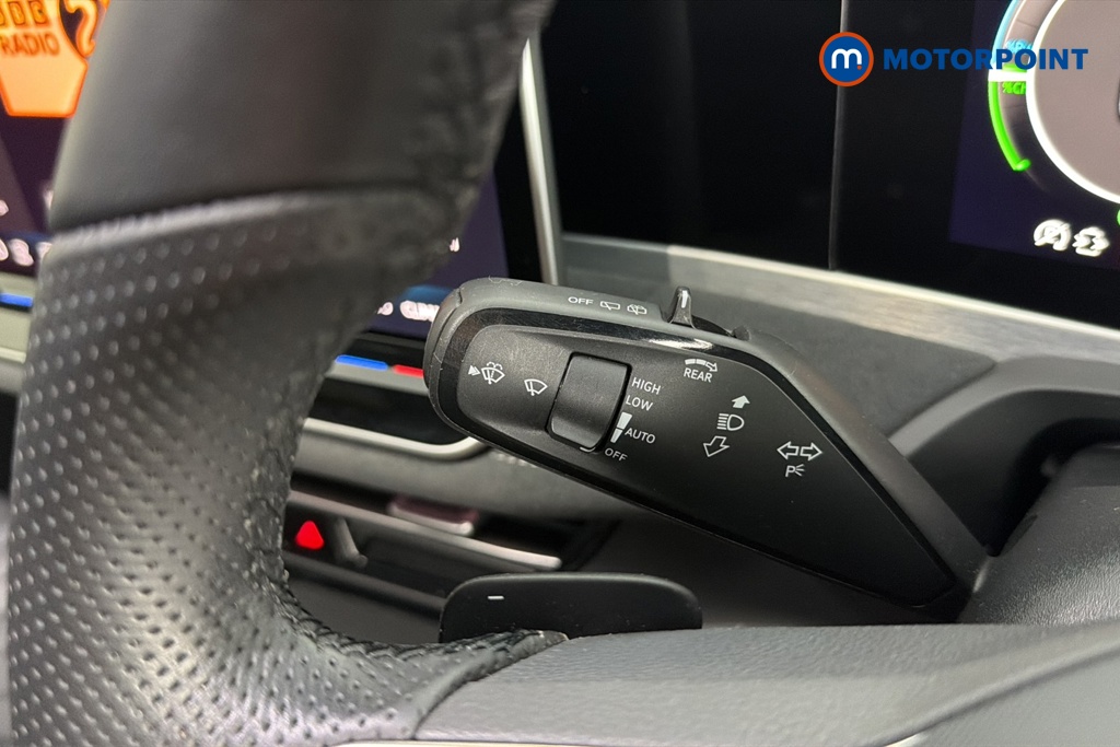 Volkswagen Passat R-Line Automatic Petrol Plug-In Hybrid Estate - Stock Number (1669012) - 5th supplementary image