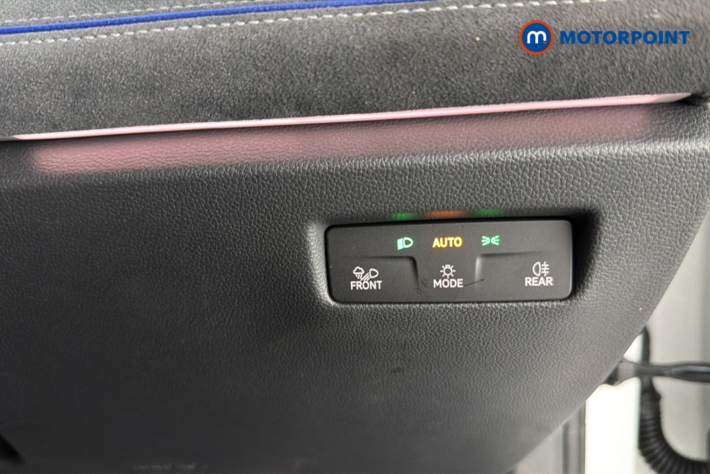 Volkswagen Passat R-Line Automatic Petrol Plug-In Hybrid Estate - Stock Number (1669012) - 11th supplementary image
