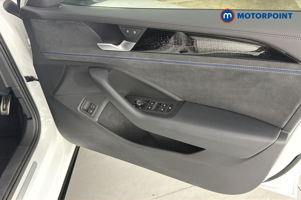 Volkswagen Passat R-Line Automatic Petrol Plug-In Hybrid Estate - Stock Number (1669012) - 18th supplementary image