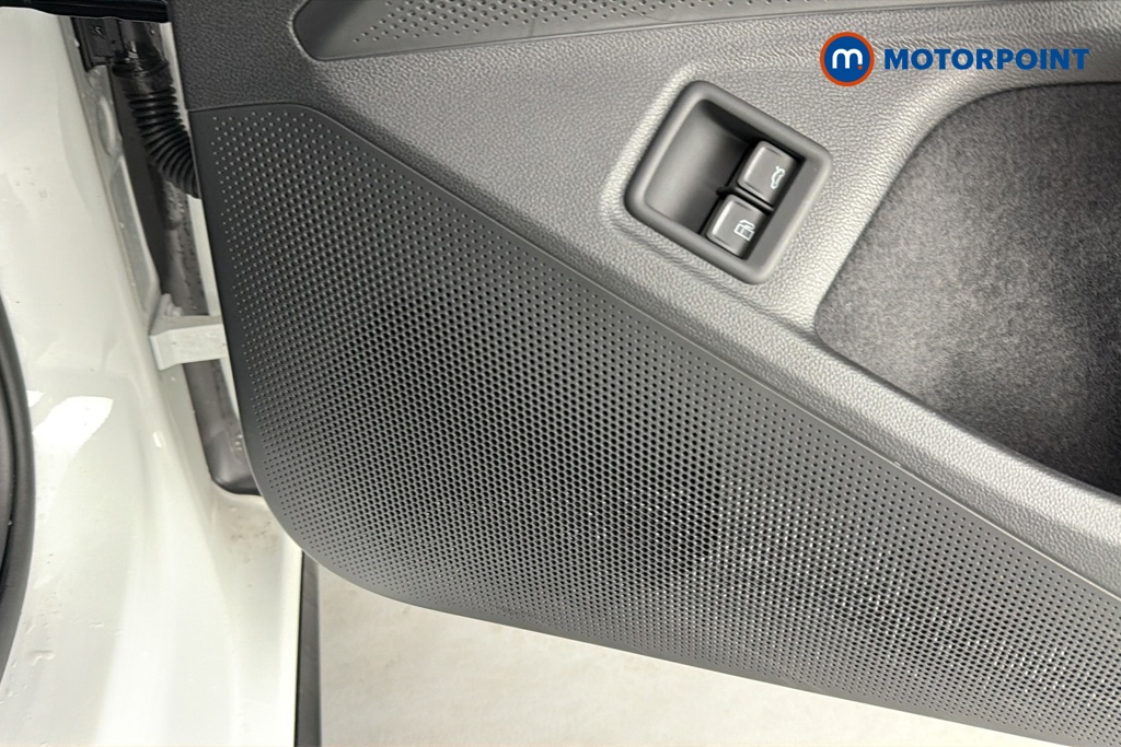 Volkswagen Passat R-Line Automatic Petrol Plug-In Hybrid Estate - Stock Number (1669012) - 21st supplementary image
