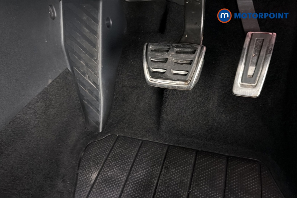 Volkswagen Passat R-Line Automatic Petrol Plug-In Hybrid Estate - Stock Number (1669012) - 24th supplementary image