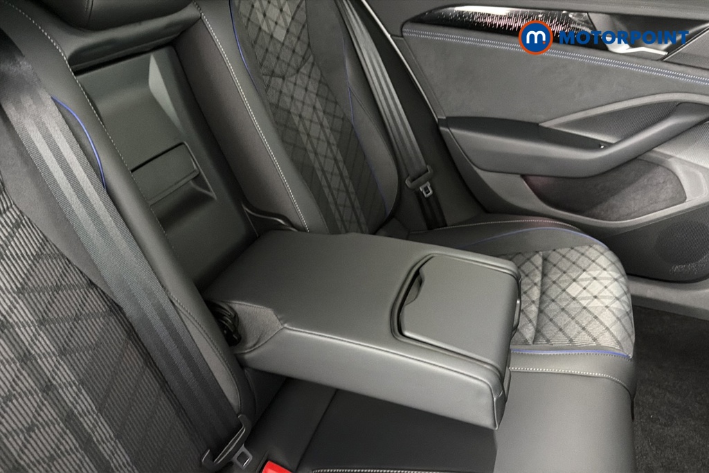 Volkswagen Passat R-Line Automatic Petrol Plug-In Hybrid Estate - Stock Number (1669012) - 26th supplementary image