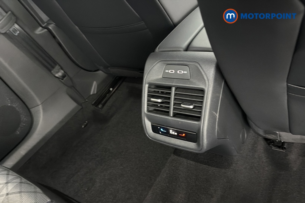 Volkswagen Passat R-Line Automatic Petrol Plug-In Hybrid Estate - Stock Number (1669012) - 28th supplementary image