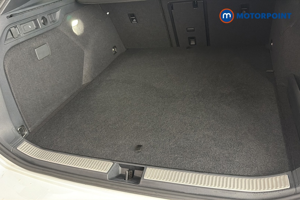 Volkswagen Passat R-Line Automatic Petrol Plug-In Hybrid Estate - Stock Number (1669012) - 30th supplementary image